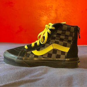 Boys High Top Vans Shoes Size 11🦖